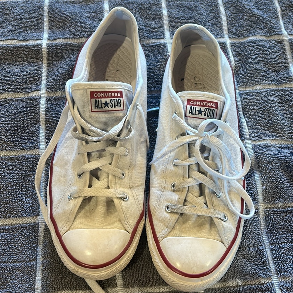 Womens 8.5 white low top converse